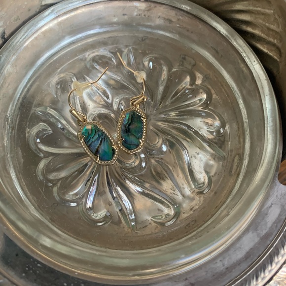 Kendra Scott Lee Gold Drop Earrings in Abalone - Picture 2 of 4